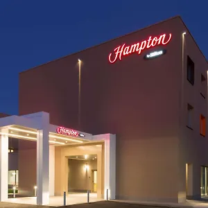 3* מלון Hampton By Hilton East